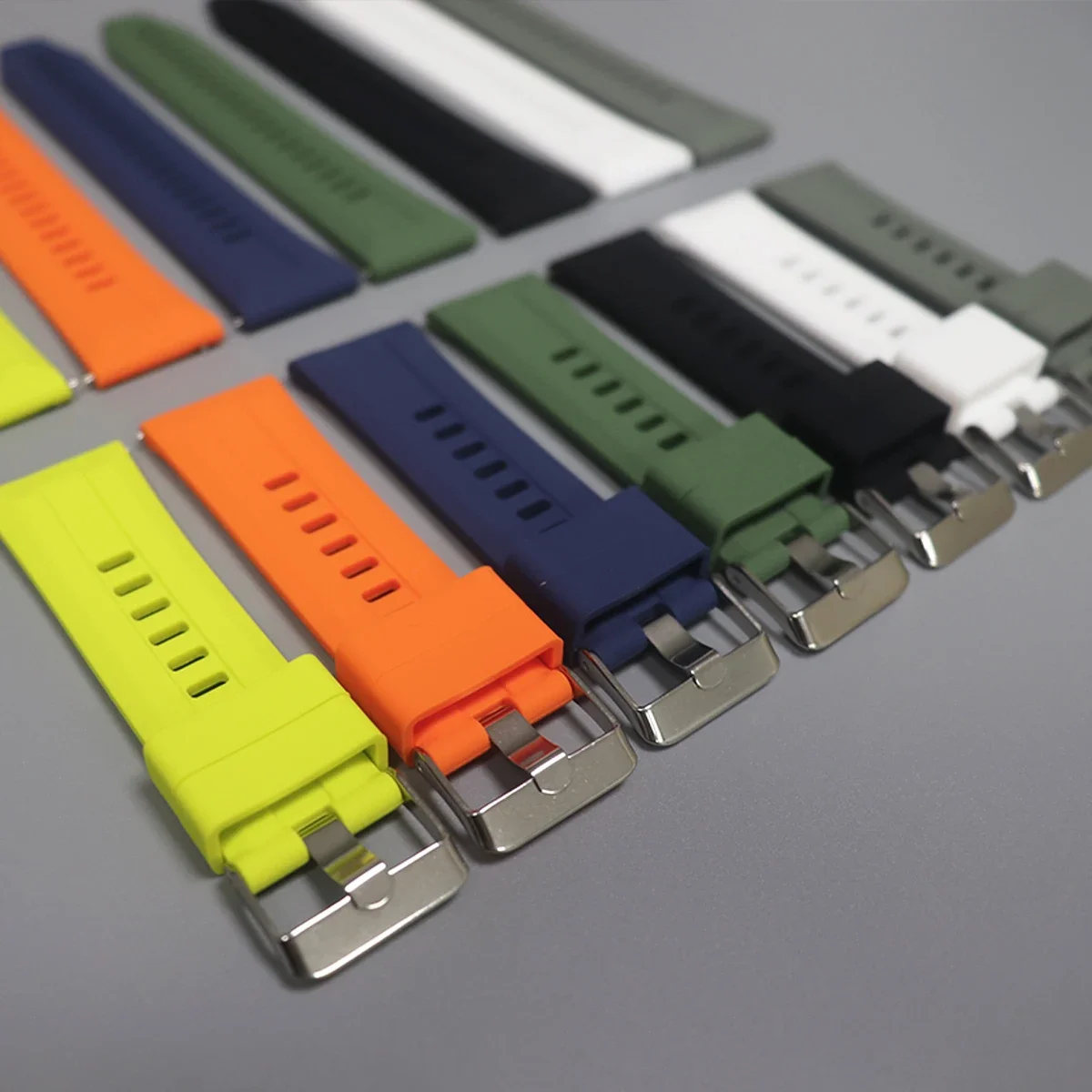 Sports Rubber Watch Strap 22mm - مراجعة Titan Watches Smartwatch وسعره